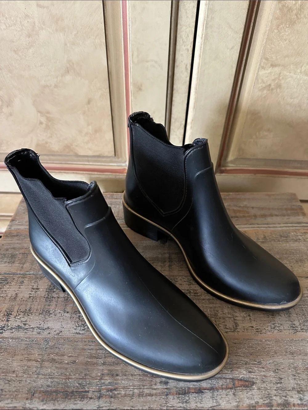 Kate Spade Sedgwick Rain Boots size 6/7